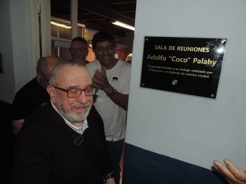 Merecido reconocimiento a Adolfo 